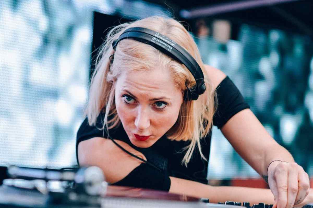 Ellen Allien in una sua performance