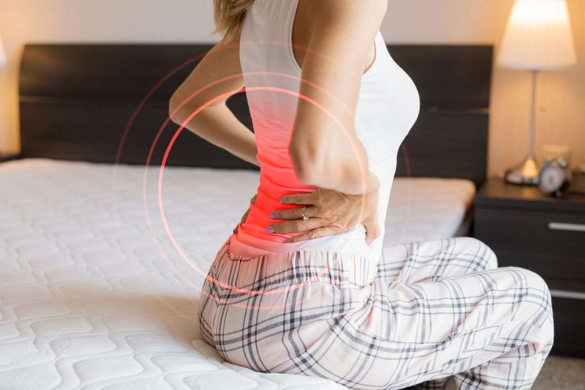 Ragazza con forti dolori alla schiena